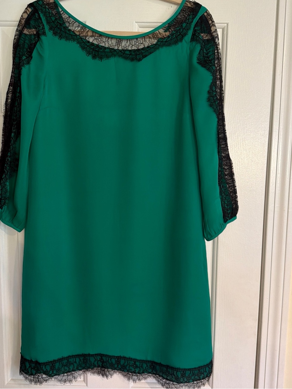 Tibi 100% silk green w/ black lace trim fully lined size 4